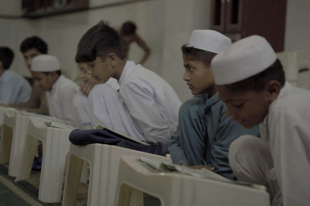 “أرض الأطهار” والمعاملة المزدوجة