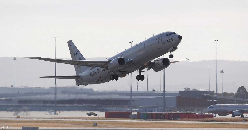 فيديو.. طائرة عسكرية أميركية عملاقة تنحرف وتسقط في البحر