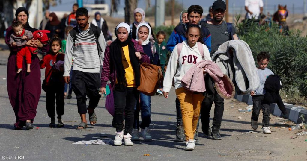 مصر: إسرائيل تقصف النازحين لإجبارهم على مغادرة قطاع غزة