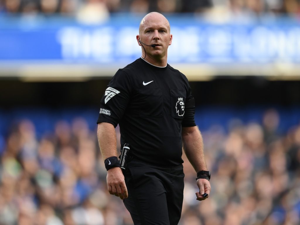 تجنبا لعدم تكرار الأخطاء.. نصائح لحكام البريميرليغ في تعاملهم مع “الفار”