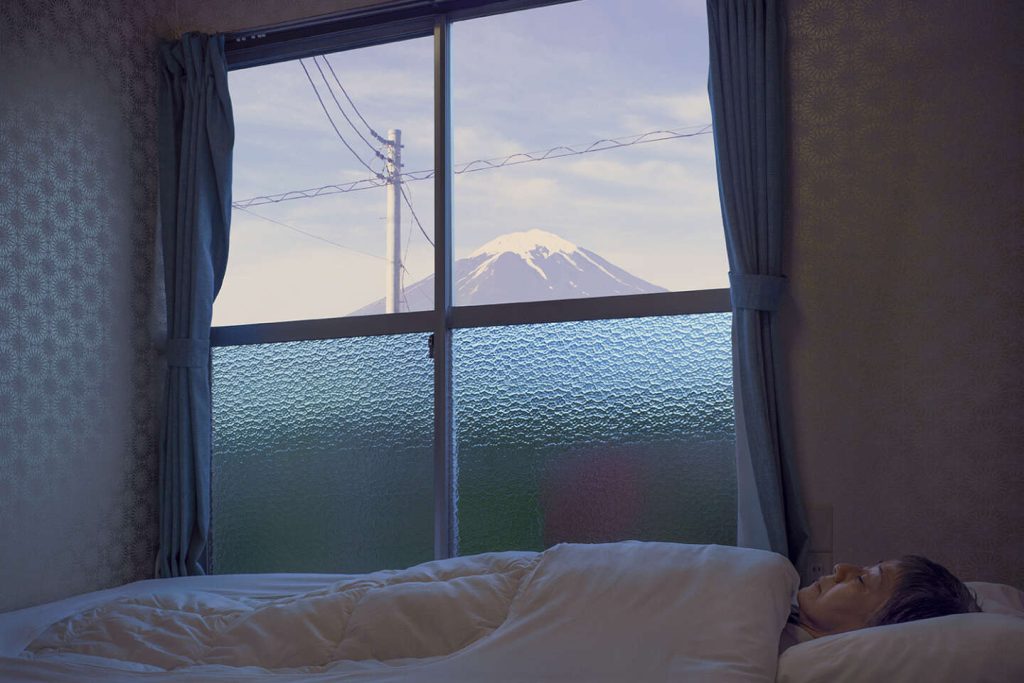 اليابان في عهد بيير إيلي دي بيبراك، أرخبيل من الظلام