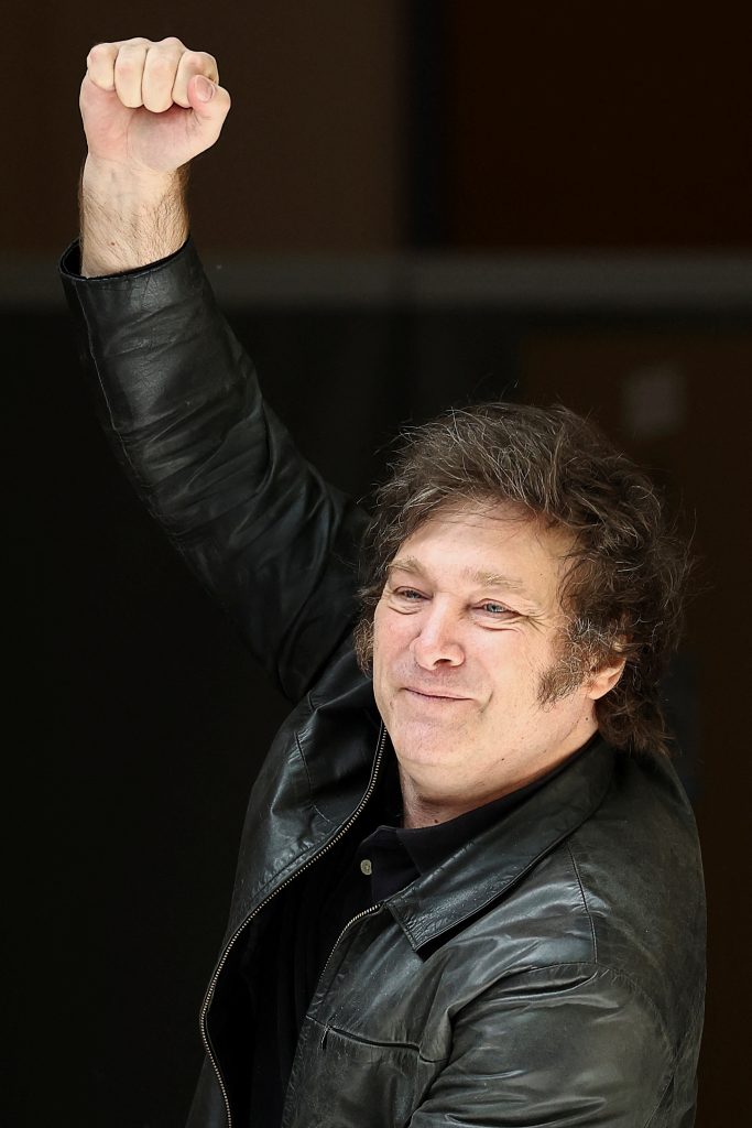 “مفاجأة كبيرة”.. فوز خافيير ميلي بانتخابات رئاسة الأرجنتين