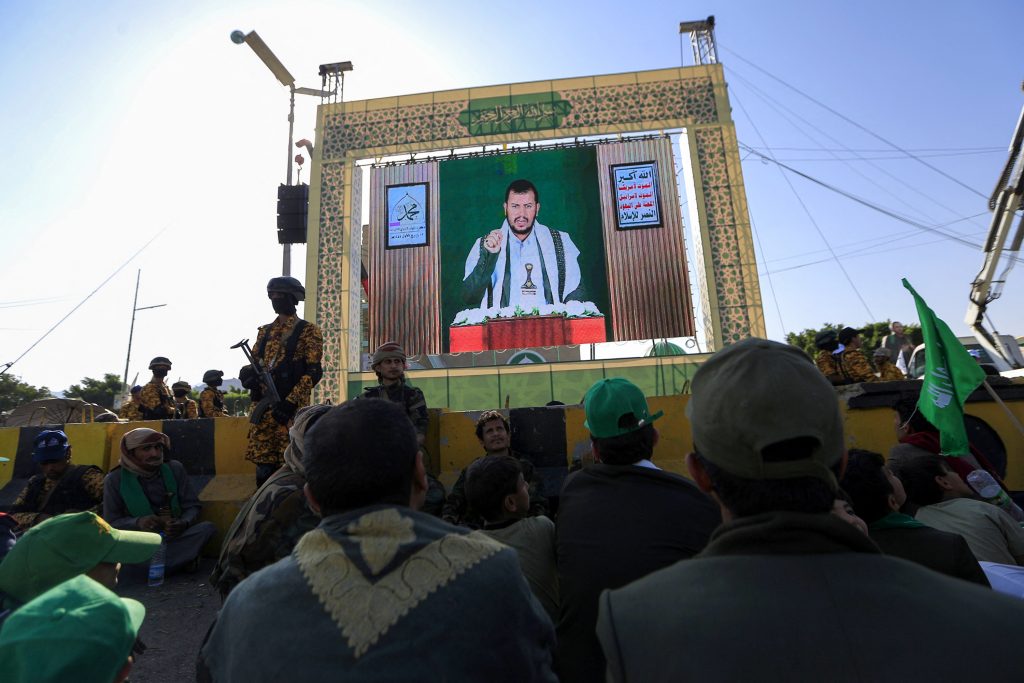 البيت الأبيض: نعتقد أن إيران متورطة في تخطيط هجمات الحوثيين وتنفيذها