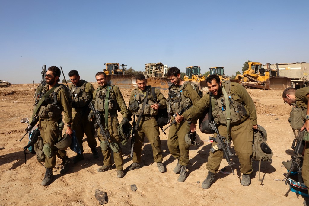 تضارب بعد لقطات الرجال “العراة” بأيدي الجيش الإسرائيلي في غزة