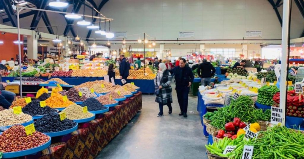 التضخم في تركيا يرتفع إلى 62%