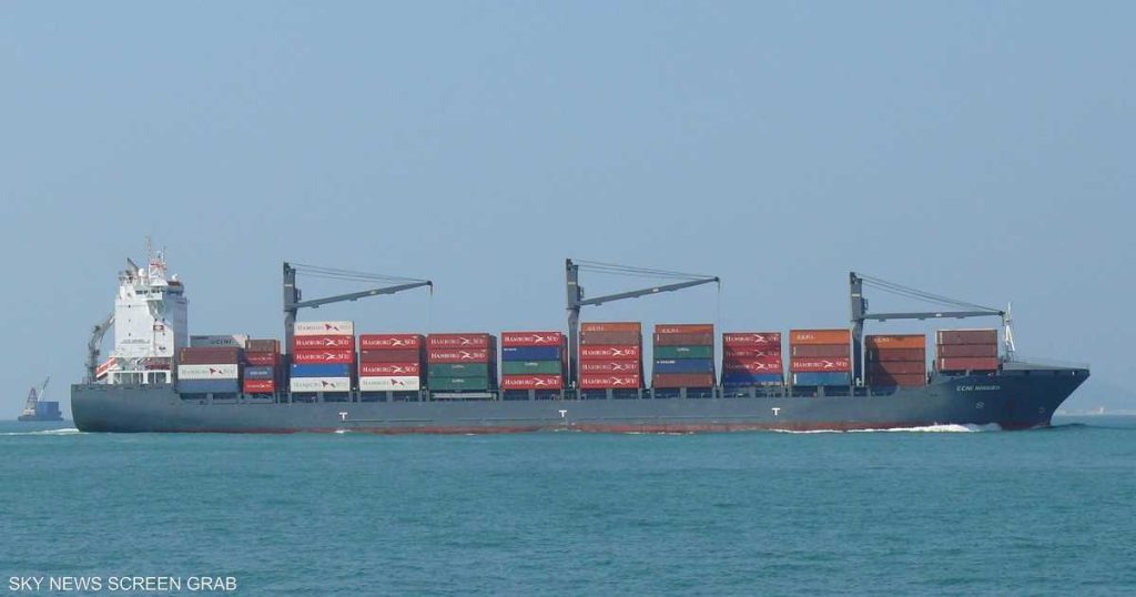 إصابة سفينة شحن سويسرية بصاروخ باليستي أطلق من اليمن