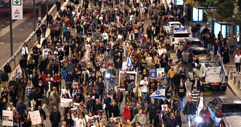 غضب في إسرائيل بعد إعلان الجيش قتل 3 رهائن “بالخطأ”