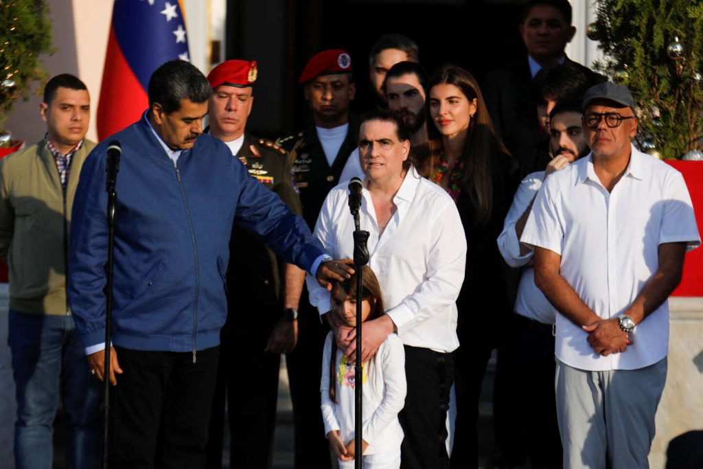 إطلاق سراح عشرة أمريكيين مقابل العفو عن أليكس صعب المقرب من نيكولاس مادورو