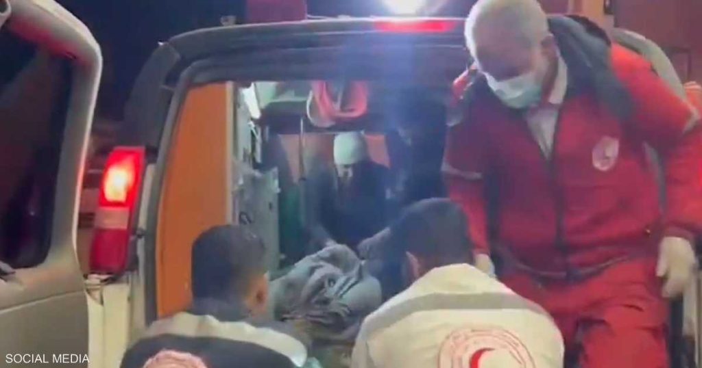 قصف إسرائيلي لمنزلين في خان يونس بغزة يوقع 13 قتيلا