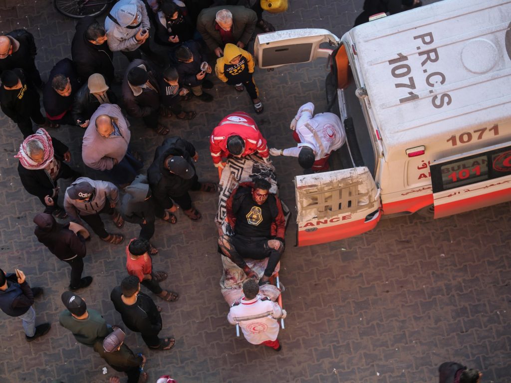 الاحتلال يقتحم مستشفى كمال عدوان بغزة ويحتجز الطواقم الطبية