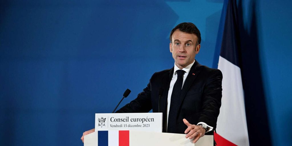 مباشر الحرب في أوكرانيا: إيمانويل ماكرون يدعو فيكتور أوربان إلى عدم أخذ الاتحاد الأوروبي “رهينة” بسبب أوكرانيا