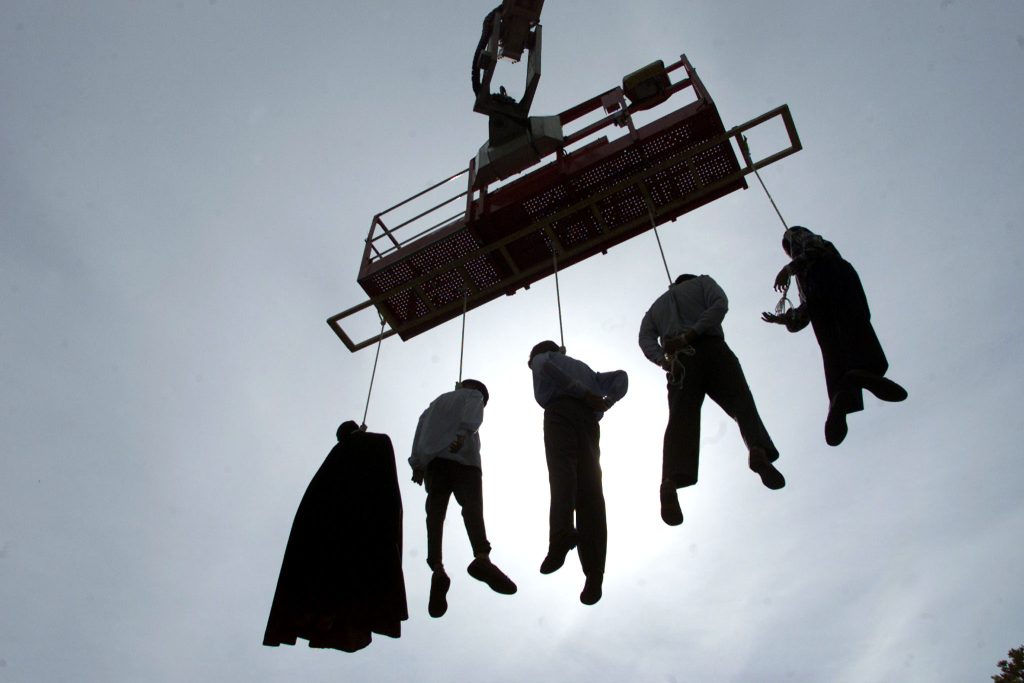 بينهم امرأة.. إيران تعدم 4 “مخربين” على صلة بالموساد