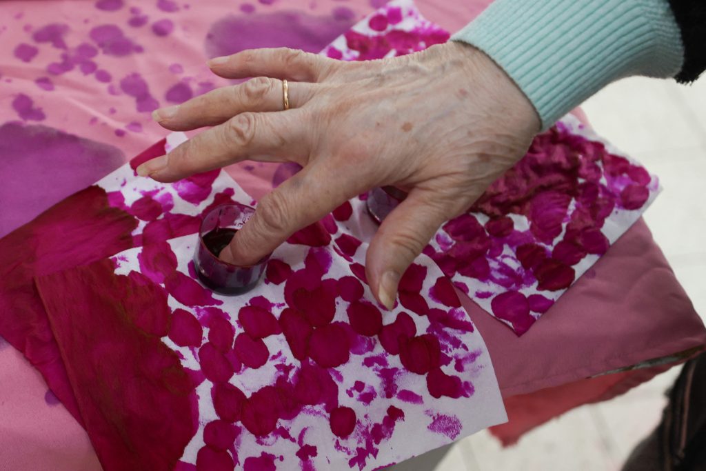 أول أيام الانتخابات الرئاسية المصرية.. حالتا وفاة وفنانة شهيرة “تصوت مرتين”