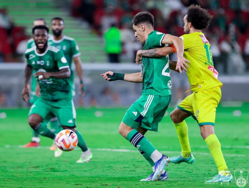 "دوري روشن": الأهلي يخطف الخليج في الوقت القاتل