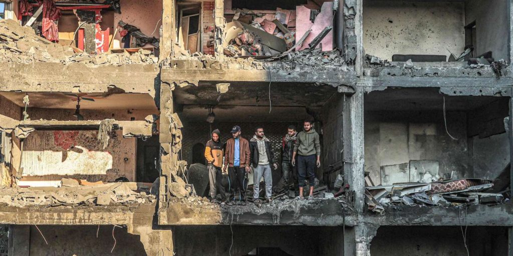 مباشر، إسرائيل-حماس: الجيش الإسرائيلي يعلن مقتل ثلاث رهائن إسرائيليين “بالخطأ” في غزة