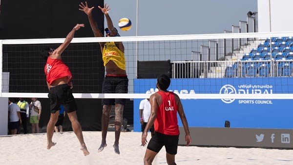 نائب وزير الرياضة يتوج الفائزين في منافسات كرة الطائرة الشاطئية