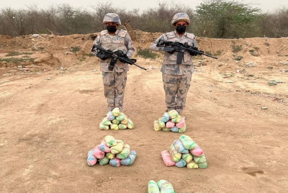القبض على 3 مخالفين لنظام أمن الحدود لتهريبهم 70 كيلوجرامًا من القات بعسير