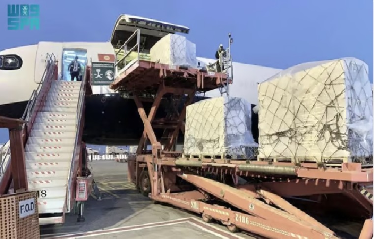 542 طنًا و401 حاوية من المساعدات الإغاثية السعودية لدعم سكان غزة