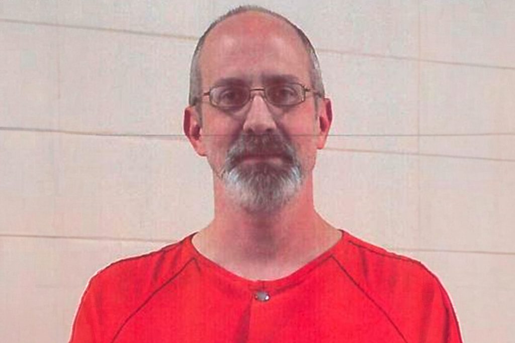 معلم أميركي يهدد “بقطع رأس” تلميذة مسلمة اعترضت على علم إسرائيل