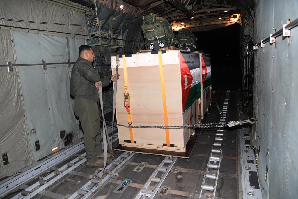 فيديو.. رابع إنزال جوي أردني للمساعدات الإغاثية فوق غزة
