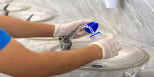 فحص 80 عينة يوميًا للتأكد من جودة الهواء وسلامة الأسطح بالمسجد الحرام