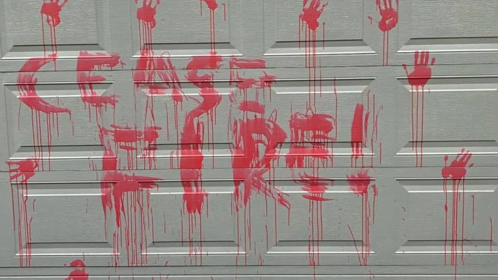 تخريب منزل عضو بالكونغرس الأميركي.. والجناة يتركون رسائل بشأن غزة