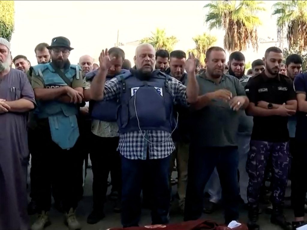 لوموند: وائل الدحدوح أصبح صوت المقهورين في غزة