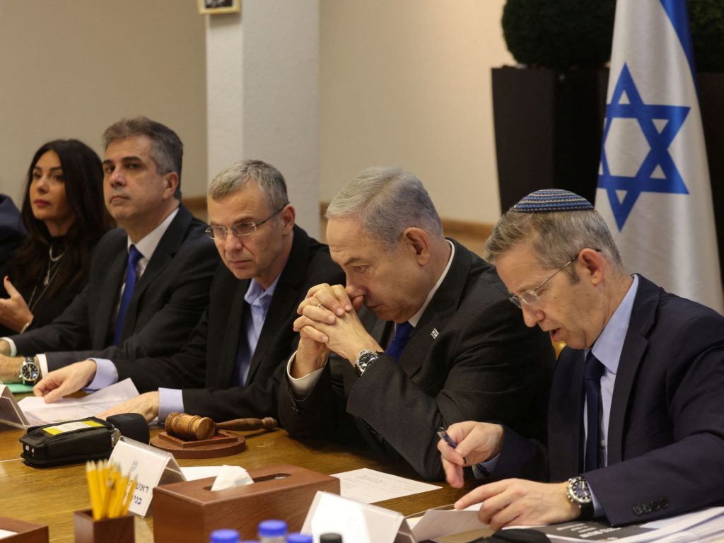 وسط دعوات الإطاحة بنتنياهو.. هل يتفجر البركان الجماهري ضده؟