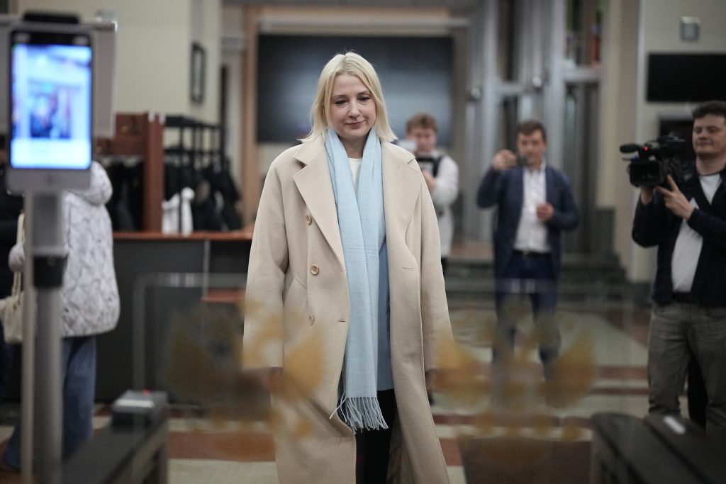 من هي إيكاترينا دونتسوفا التي مُنعت من منافسة بوتين في سباق الرئاسة؟