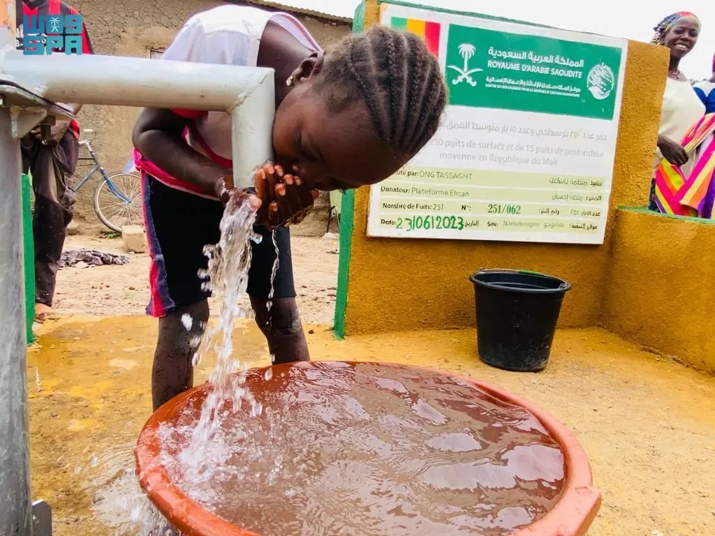 مركز الملك سلمان للإغاثة ينفذ مشروعًا لحفر 265 بئر مياه في مالي