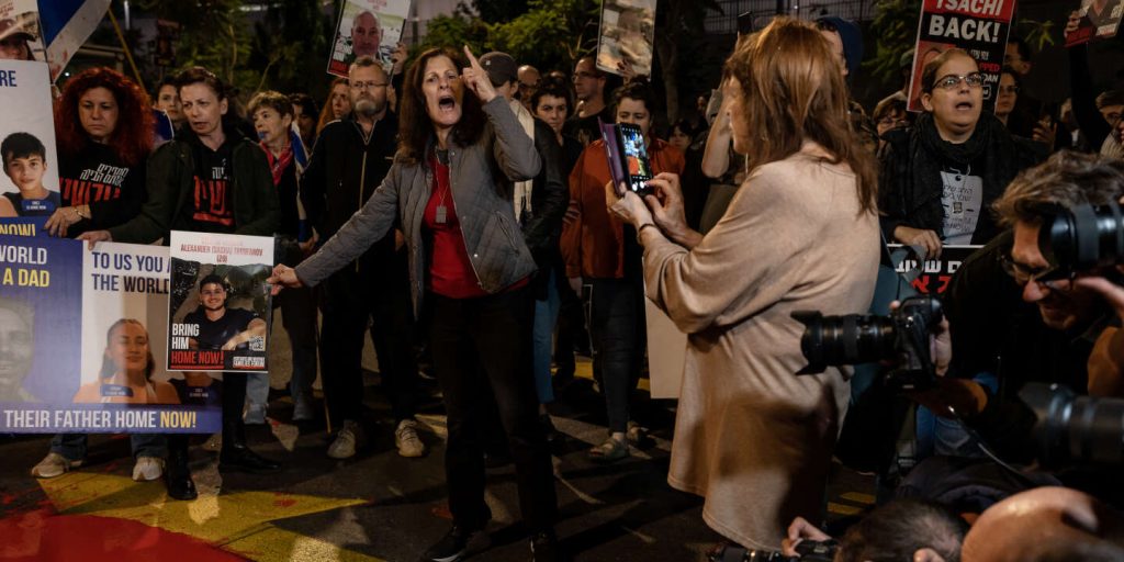 مباشر، إسرائيل-حماس: بعد مقتل ثلاثة رهائن بالخطأ على يد الجيش الإسرائيلي، أهاليهم يدعون للتفاوض مع حماس