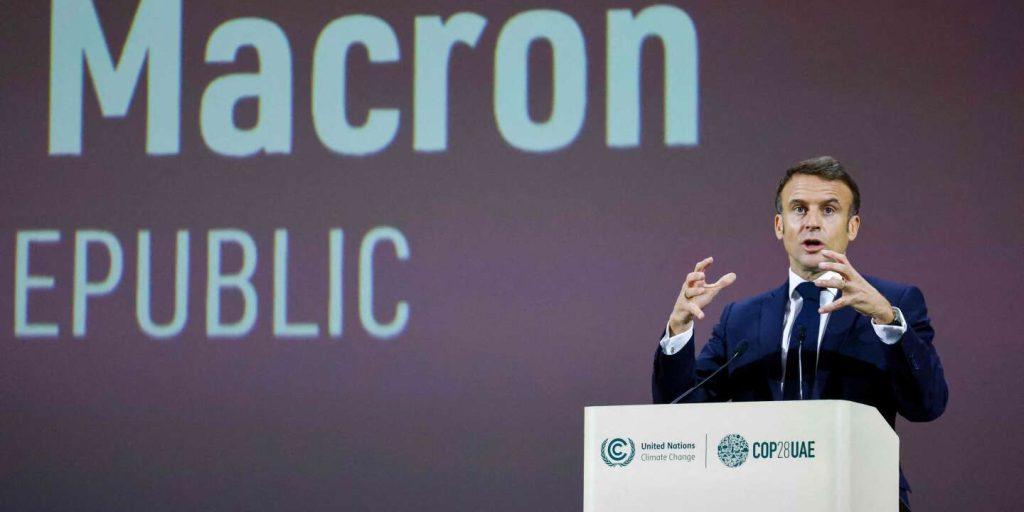 الحرب بين إسرائيل وحماس: إيمانويل ماكرون يحذر إسرائيل من أن “التدمير الكامل لحماس” سيؤدي إلى “عشر سنوات” من الحرب