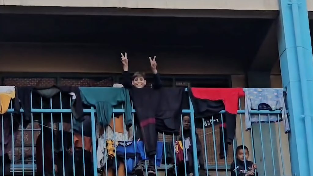 شهداء وجرحى وأسرى بعد حصار واقتحام الاحتلال مدرسة تؤوي نازحين ببيت لاهيا