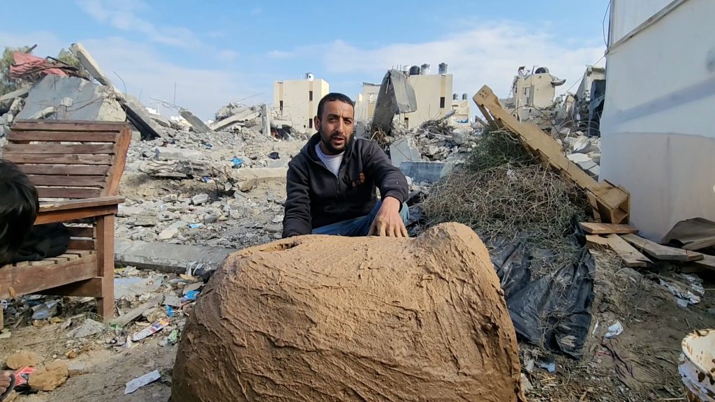 شاهد.. النازحون يبعثون الحياة والحركة في مراكز إيواء غزة