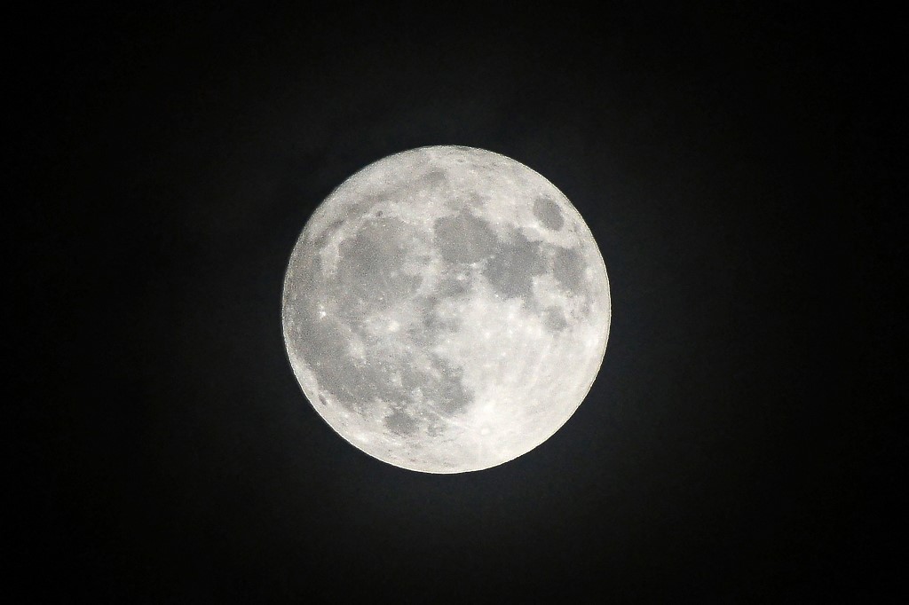 نقل رفات بشرية إلى القمر يثير غضب النافاهو في الولايات المتحدة