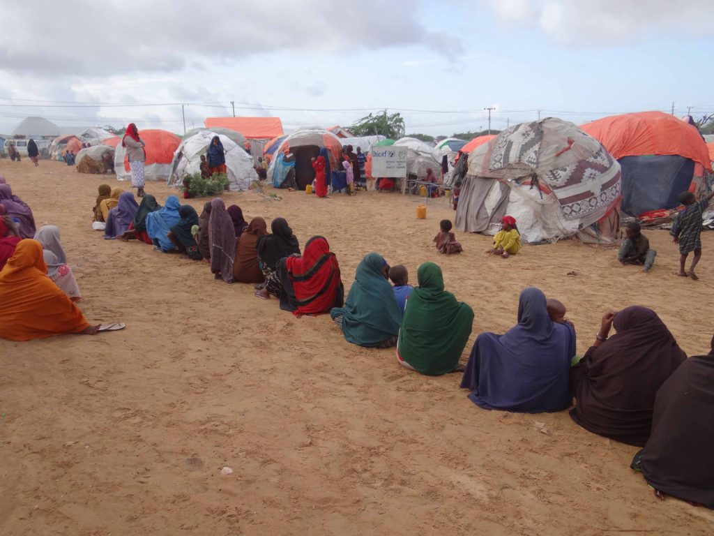 لوموند: أفريقيا مركز الأزمات الإنسانية العالمية بسبب الحروب والكوارث المناخية