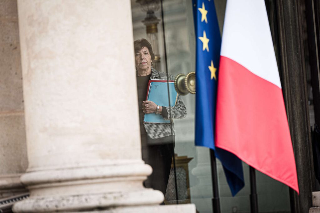 في وزارة الخارجية، أفسحت كاثرين كولونا المجال لستيفان سيجورنيه