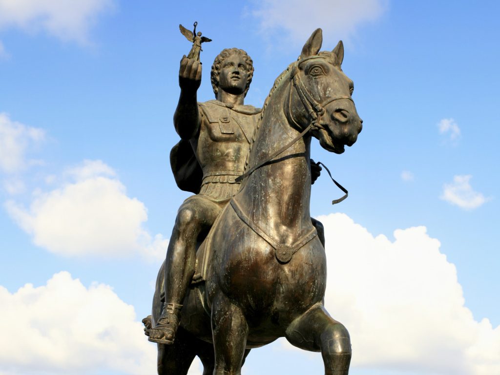 مؤرخ فرنسي يقارن مأساة غزة بتدمير الإسكندر الأكبر لها قبل 2000 عام