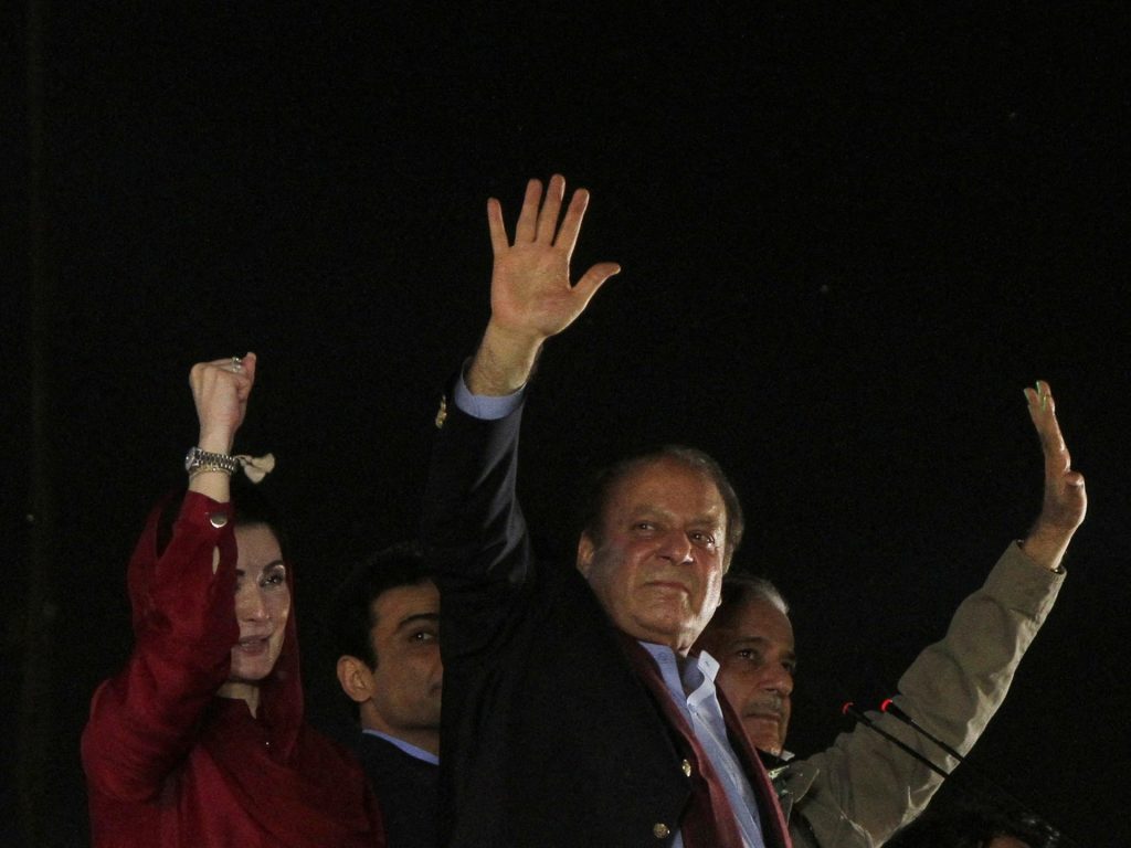 المحكمة العليا الباكستانية: من حق نواز شريف الترشح للانتخابات