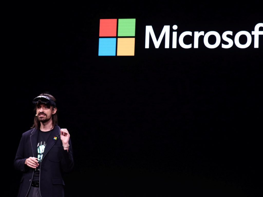 الأكثر قيمة بالعالم.. مايكروسوفت تتفوق لفترة وجيزة على آبل