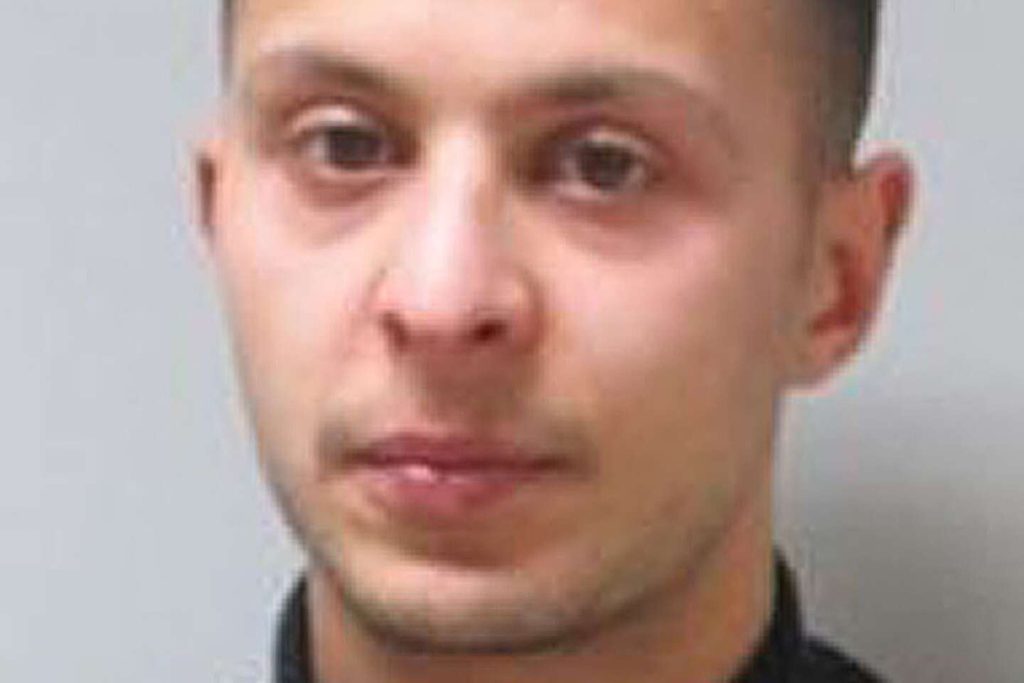 وكان صلاح عبد السلام، المنقول من بلجيكا، مسجونا في أحد سجون منطقة باريس