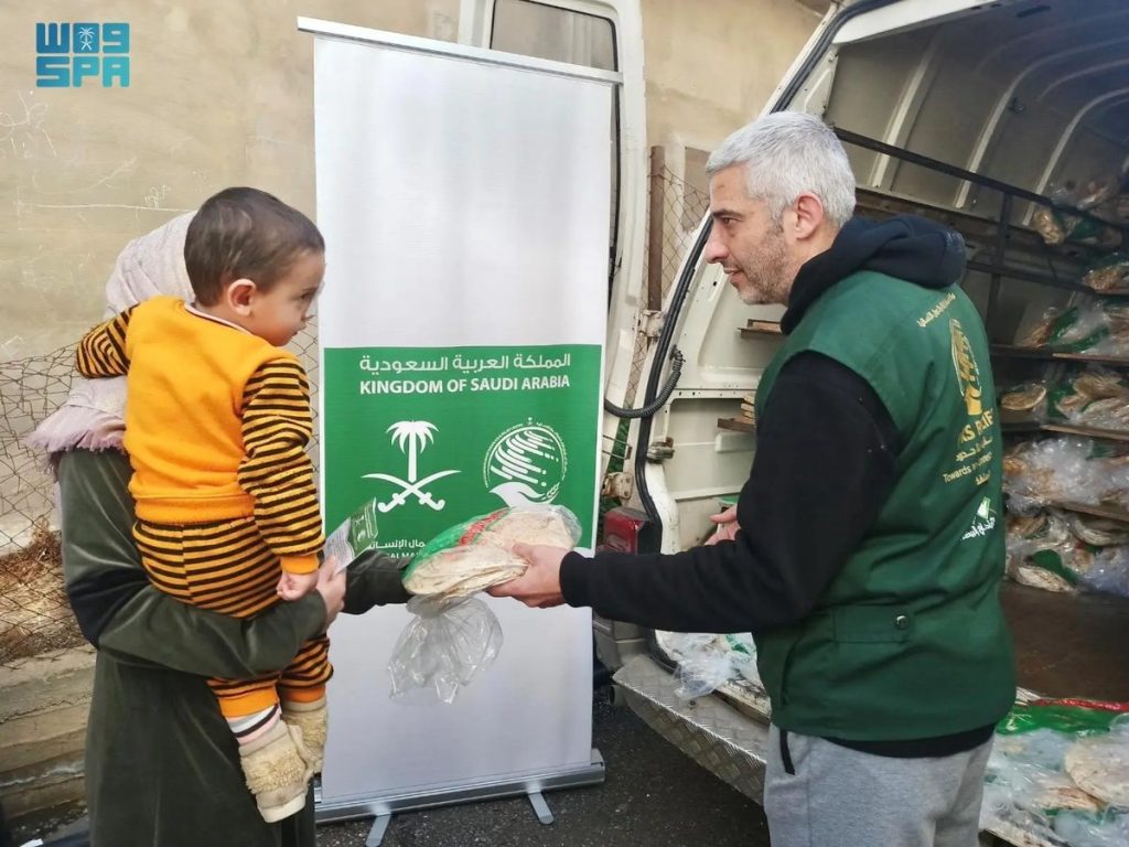 «إغاثي الملك سلمان» يوزع مساعدات غذائية في السودان وشمال لبنان