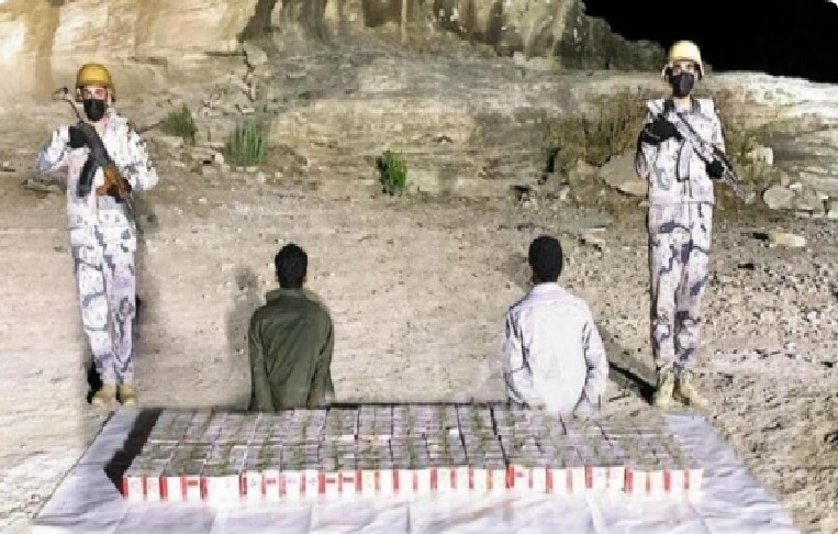 حرس الحدود بعسير يضبط مقيمين لتهريبهما 45000 قرص خاضع لتنظيم التداول الطبي