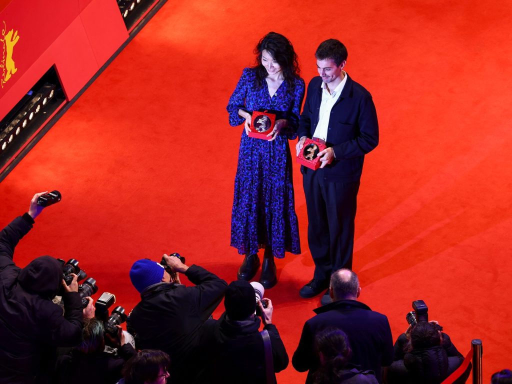 مهرجان برلين يتبرأ من “منشورات مناهضة لإسرائيل”.. وسياسيون ألمان غاضبون من داعمي غزة