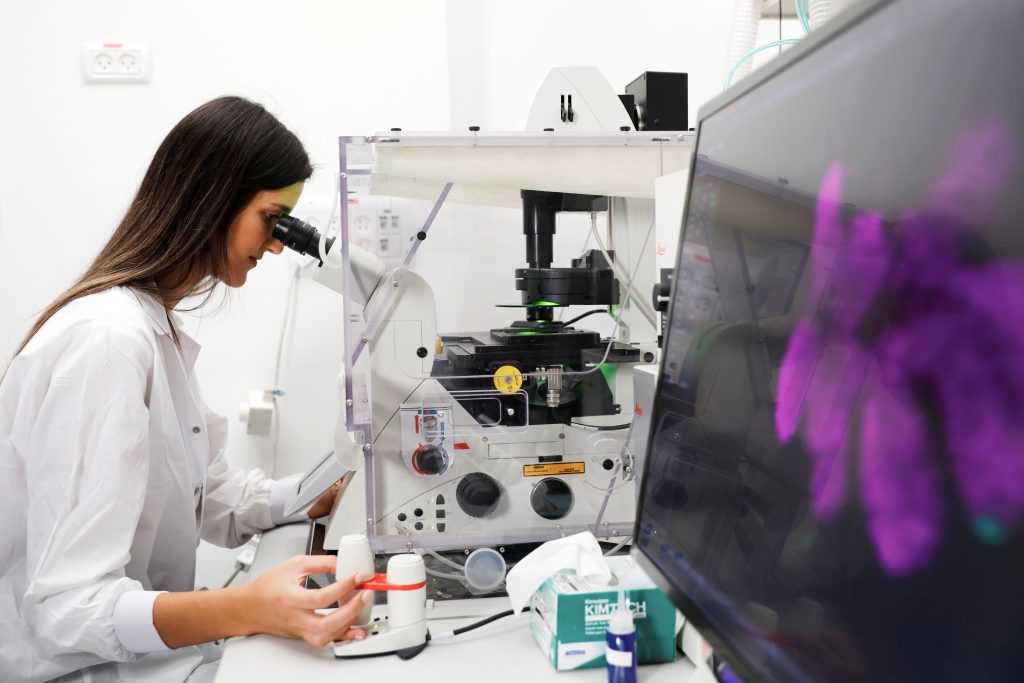 لأول مرة.. علماء ينجحون في إنتاج خصيتين اصطناعيتين