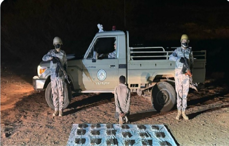 حرس الحدود بعسير يقبض على مقيم لمحاولته تهريب 27 كيلوجرامًا من الحشيش