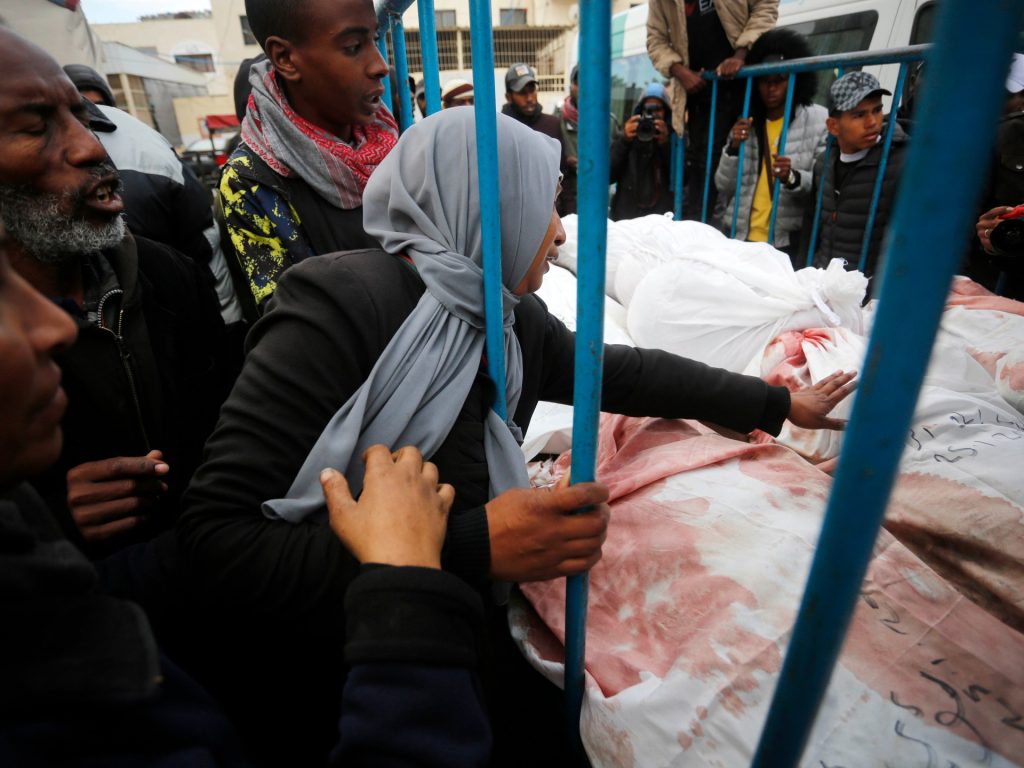 قصة يندى لها الجبين.. غارديان: معاناة غزة لن تنتهي بانتهاء الحرب