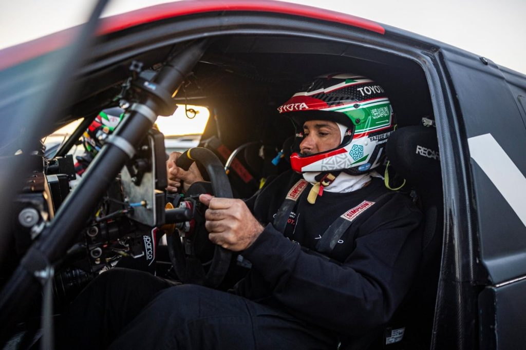 بالصور.. العالمي يزيد الراجحي يستعد للمشاركة في أولى جولات كأس العالم للراليات الباها في حائل