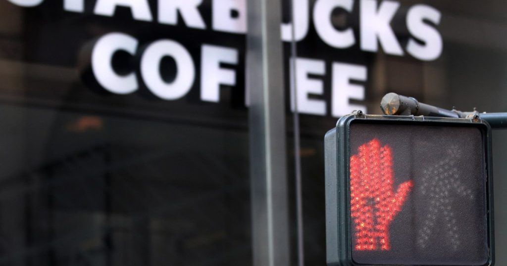 وسط تراجع المبيعات جراء المقاطعة.. مكافحة النقابات تكلف ستاربكس 240 مليون دولار