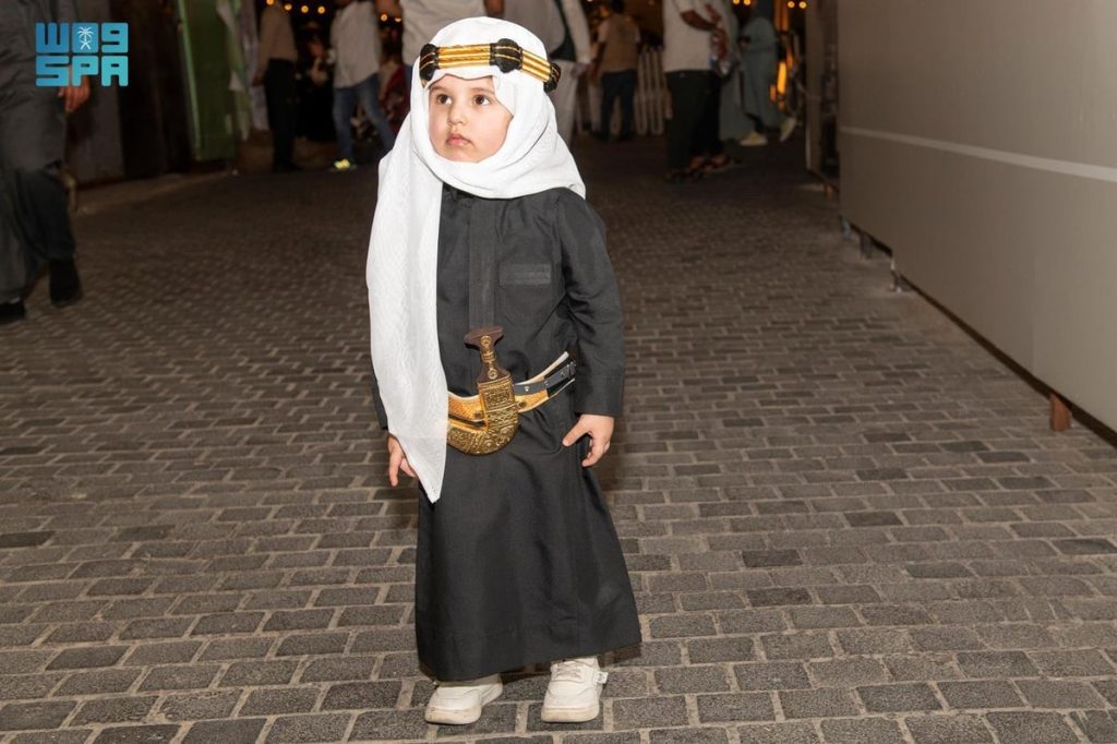 بالصور.. جدة التاريخية تشهد توافد الأهالي والزوار للاستمتاع بفعاليات يوم التأسيس